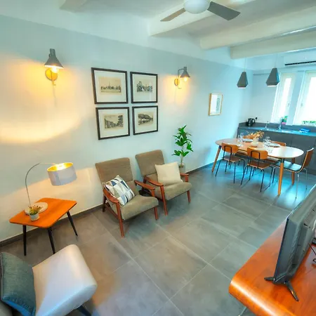 Traditional Townhouse, Terrace Near Valletta Weng1-1