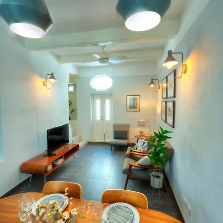 Traditional Townhouse, Terrace Near Valletta Weng1-1 別荘 *