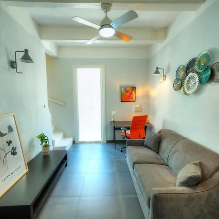 Traditional Townhouse, Terrace Near Valletta Weng1-1 Vakantiehuis *