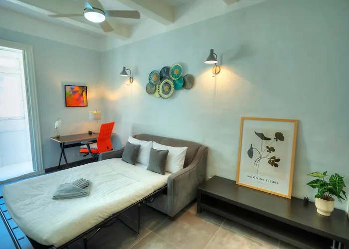 Traditional Townhouse, Terrace Near Valletta Weng1-1 別荘 フロリアーナ