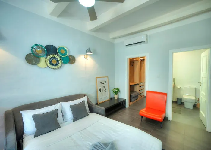 Traditional Townhouse, Terrace Near Valletta Weng1-1 別荘 *